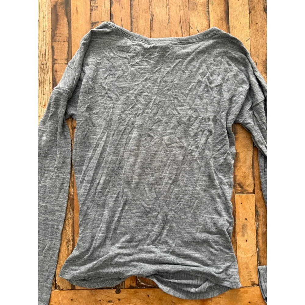 Women's Athleta twist front Long Sleeve Tee S Gray Front